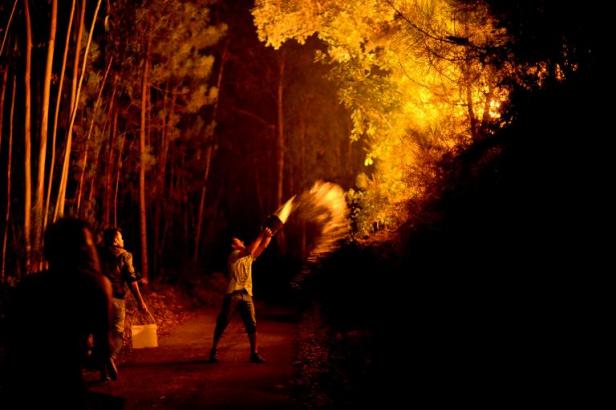 Planète - Le Portugal attend des renforts pour lutter contre les incendies