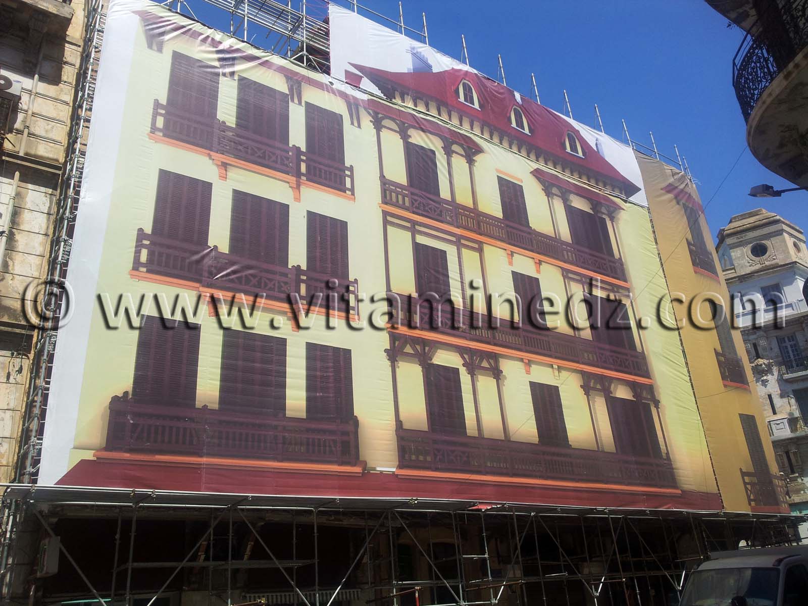 Patrimoine immobilier français à Oran, immeuble en phase de rénnovation