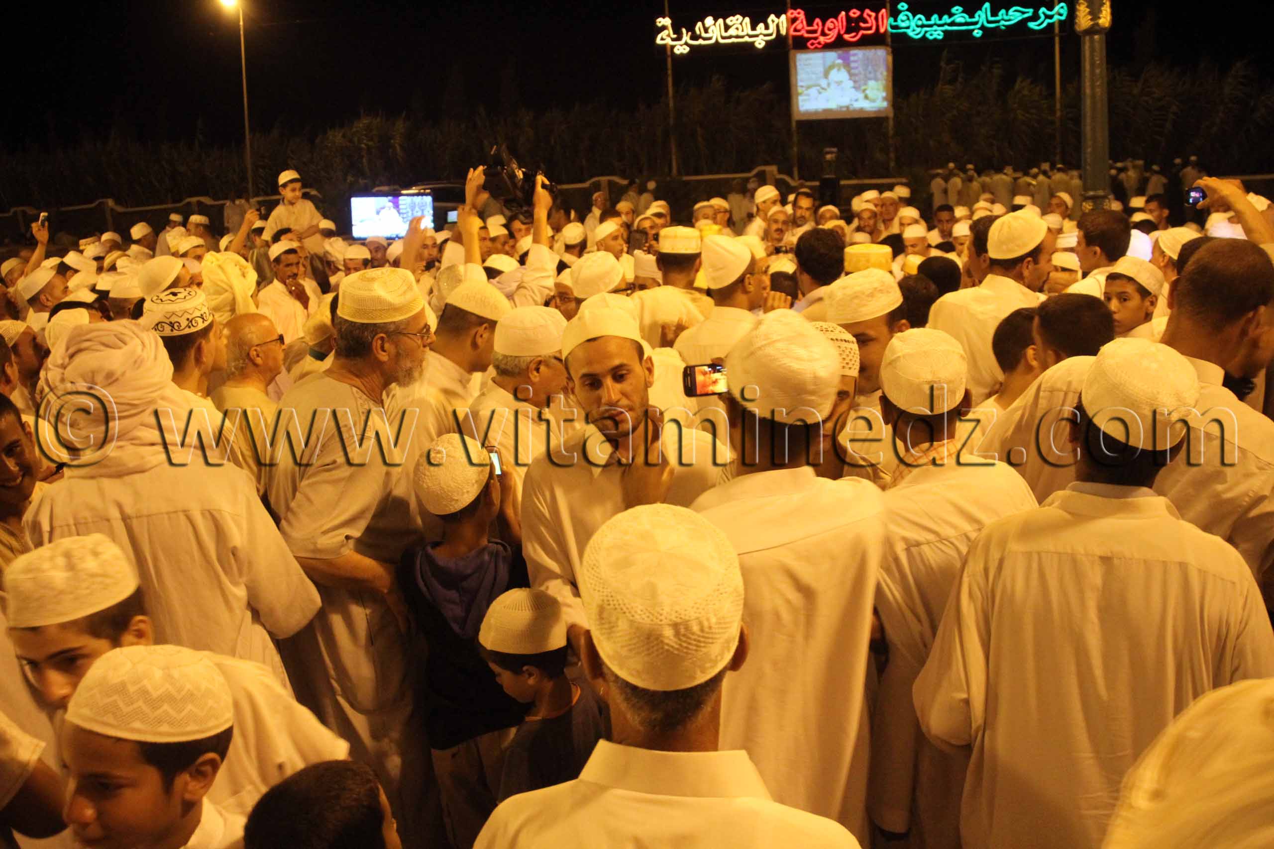 Une foule de fouqaras au Mawssim Zaouia Tarika Belkaidia 2013, Sidi Marouf, Oran