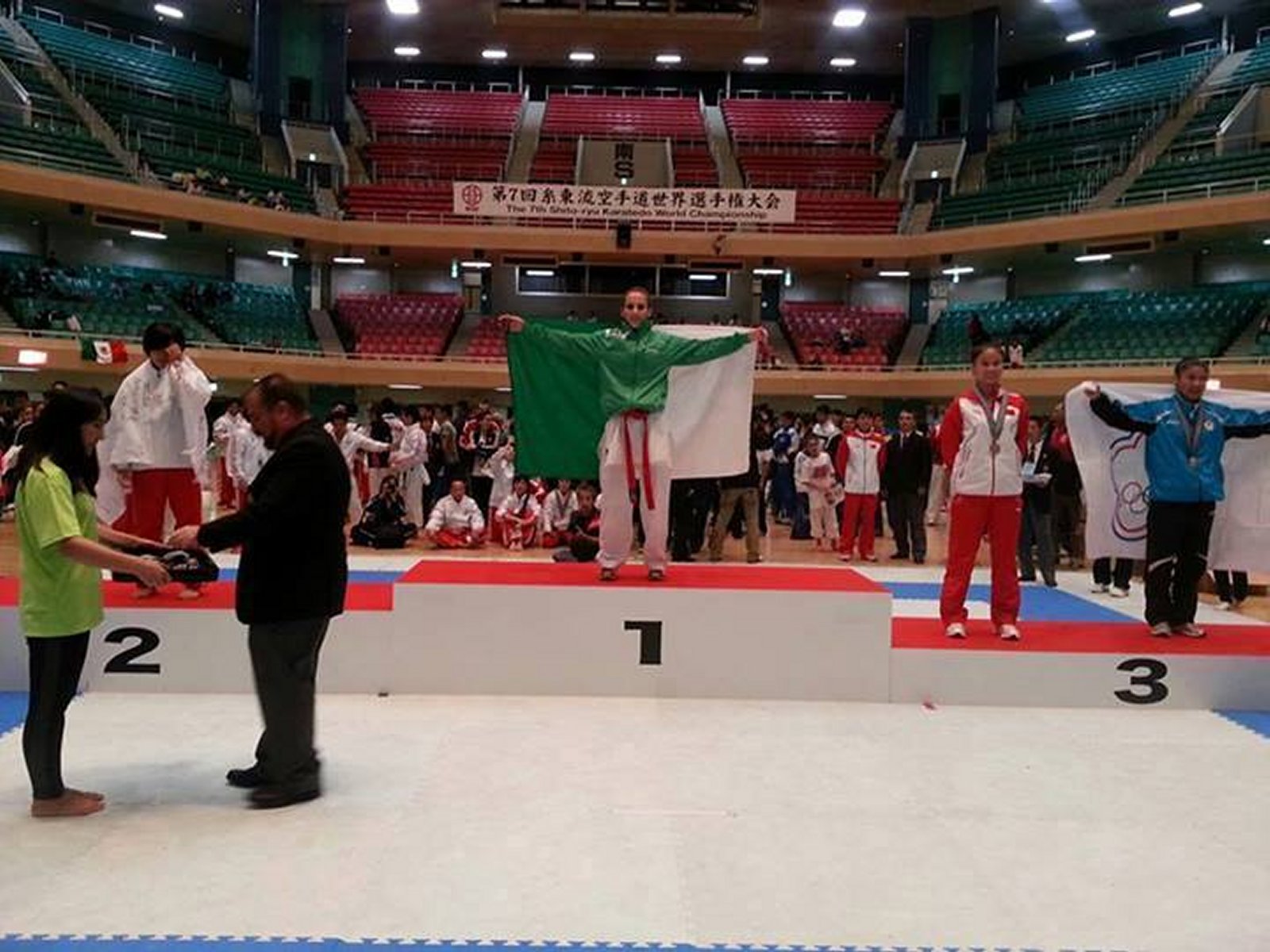 Yasmine Benazoug Championne du monde de Karaté do au Japon