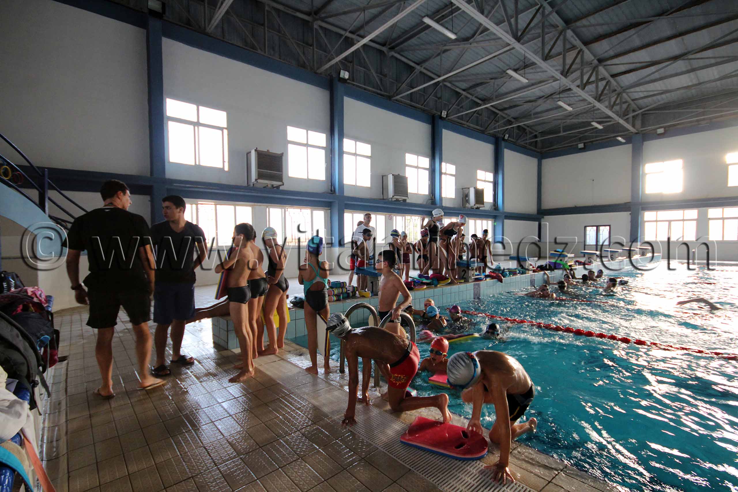 Tlemcen - Natation  Equipe de nageurs du WAT à la Piscine olympique de Tlemcen, Manager  Réda Yadi