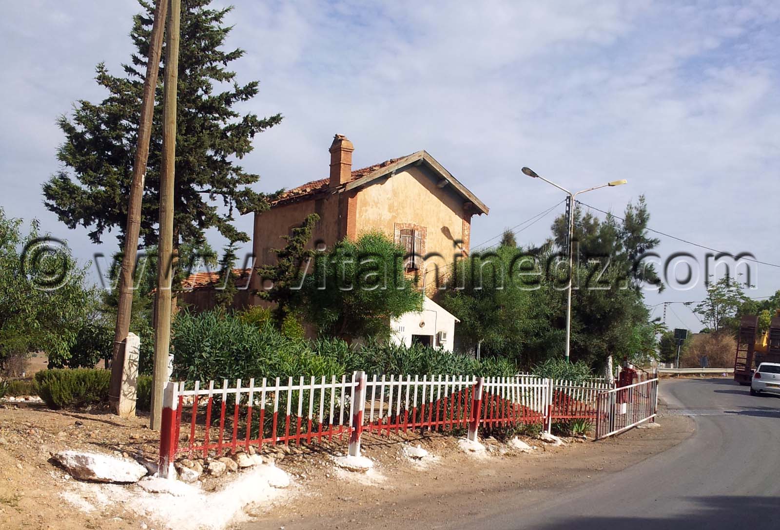 Tlemcen - Ain Fezza  Passage à niveau trains