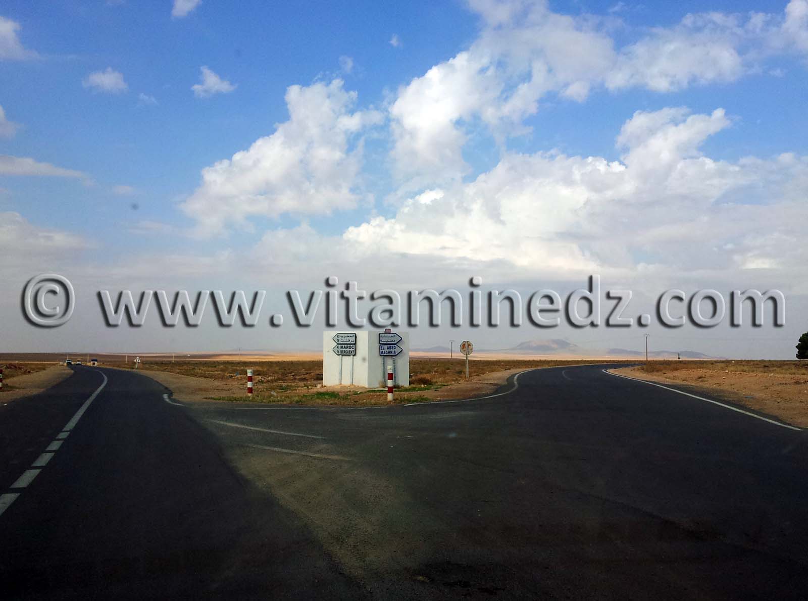 De Laaricha vers le Maroc, Berguent tout droit, à droite Sidi El Djillali