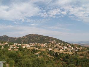 Ighil Igoulmimène vu par ses voisins