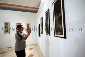 L\'artiste plasticien Noureddine Benhamed  Exposition \ le rectangle vertical\  du 26 septembre au 14 Octobre 2013 à la galerie Hamche, Maison de la culture de Tlemcen.