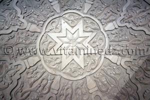 Tlemcen - Table en bois sculptée - Centre d\'artisanat de Bab Zir