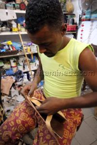 Conception de babouches de Tlemcen - Centre d\'artisanat de Bab Zir