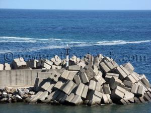 Jijel - Ziama Mansouriah, Balise Entrée Port de pêche (Septembre 2005)