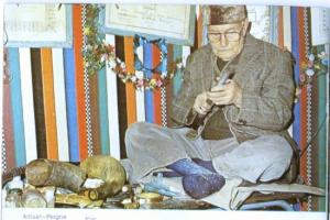 Hadj Mohamed Dekkak, artisan fabriquant de peignes en cornes de boeufs