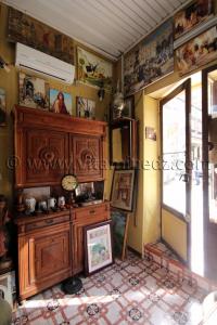 Le seul antiquaire \ officiel de Tlemcen\  Sise à Rue de la Paix, tableaux, livres anciens, statuettes ...