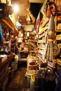 Tlemcen et son souk en couleur  Epices, parfums, maroquinneries ...