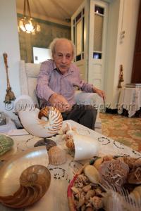 Le Dr. Yadi, un passionné des coquillages du monde entier