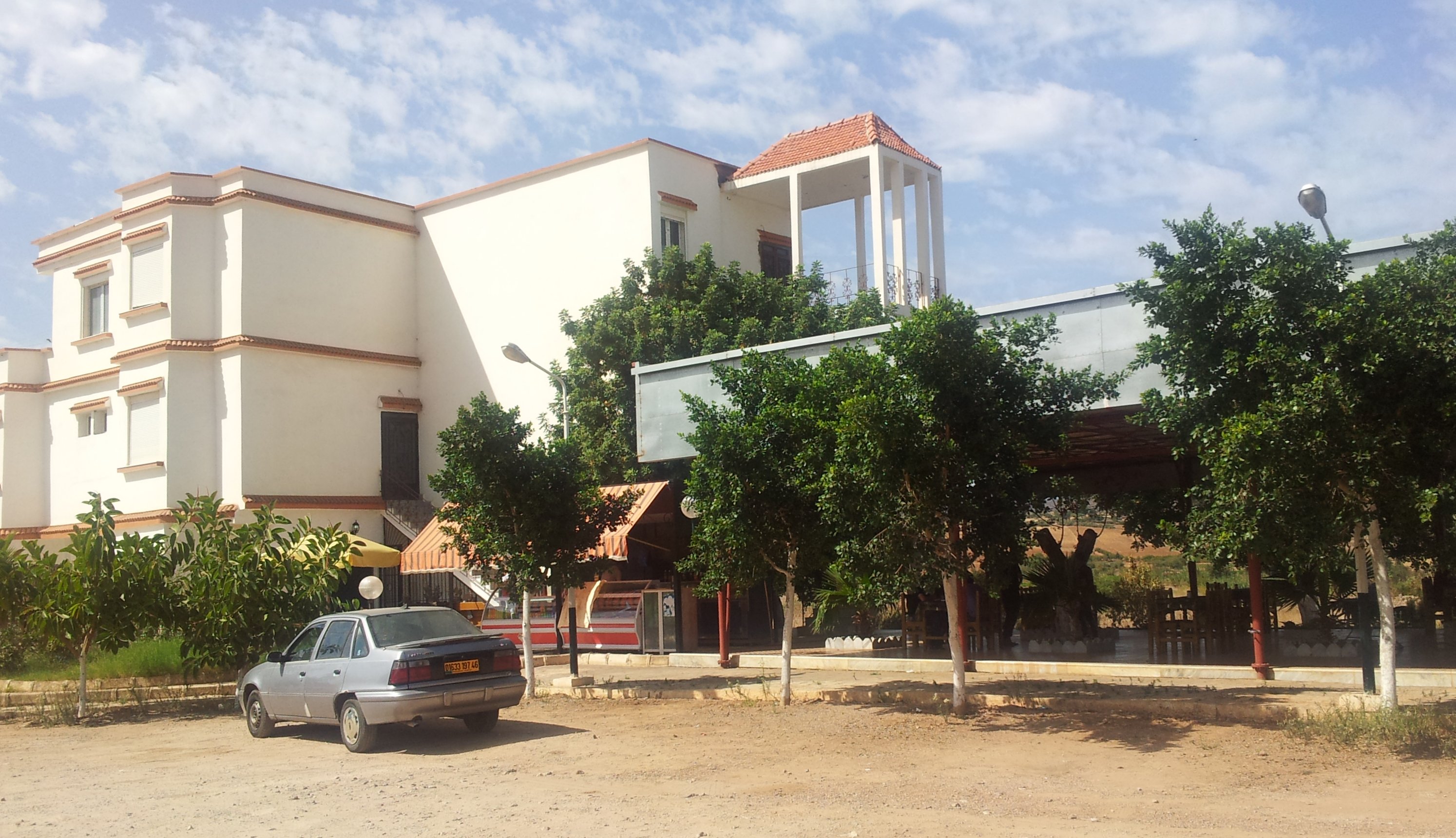 Attention Restaurant d'un escroc, voyou, voleur, route vers Temouchent