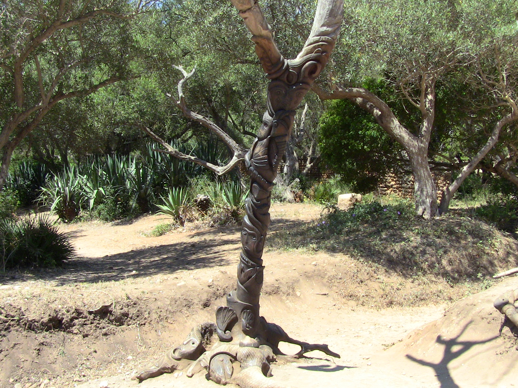 La Sculpture de Djelloul dans le musée a ciel ouvert de Tipaza.