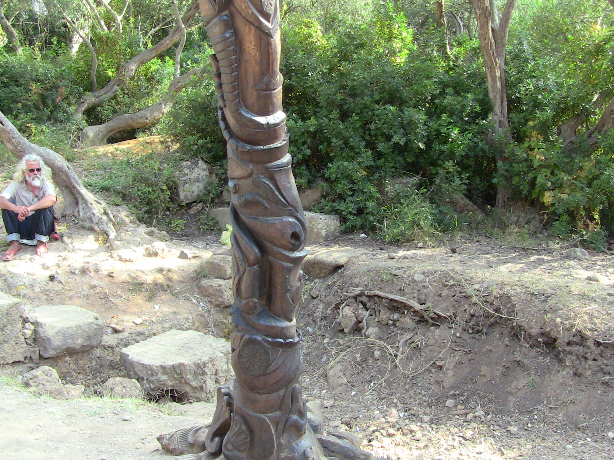 Le Sculpteur Djellout et sa Sculpture.