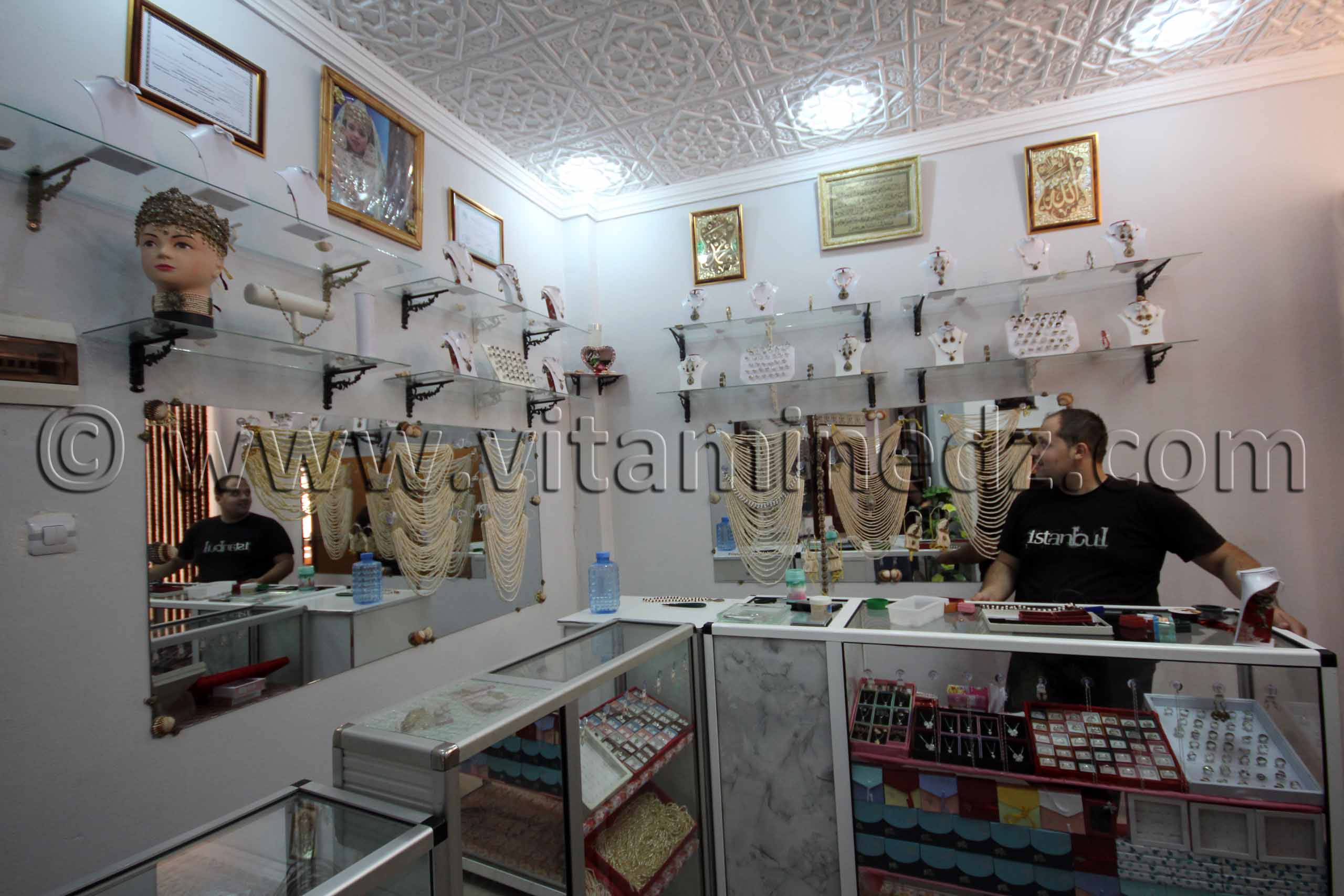 Tlemcen - Bijoutier artisanal - Centre d'artisanat de Bab Zir