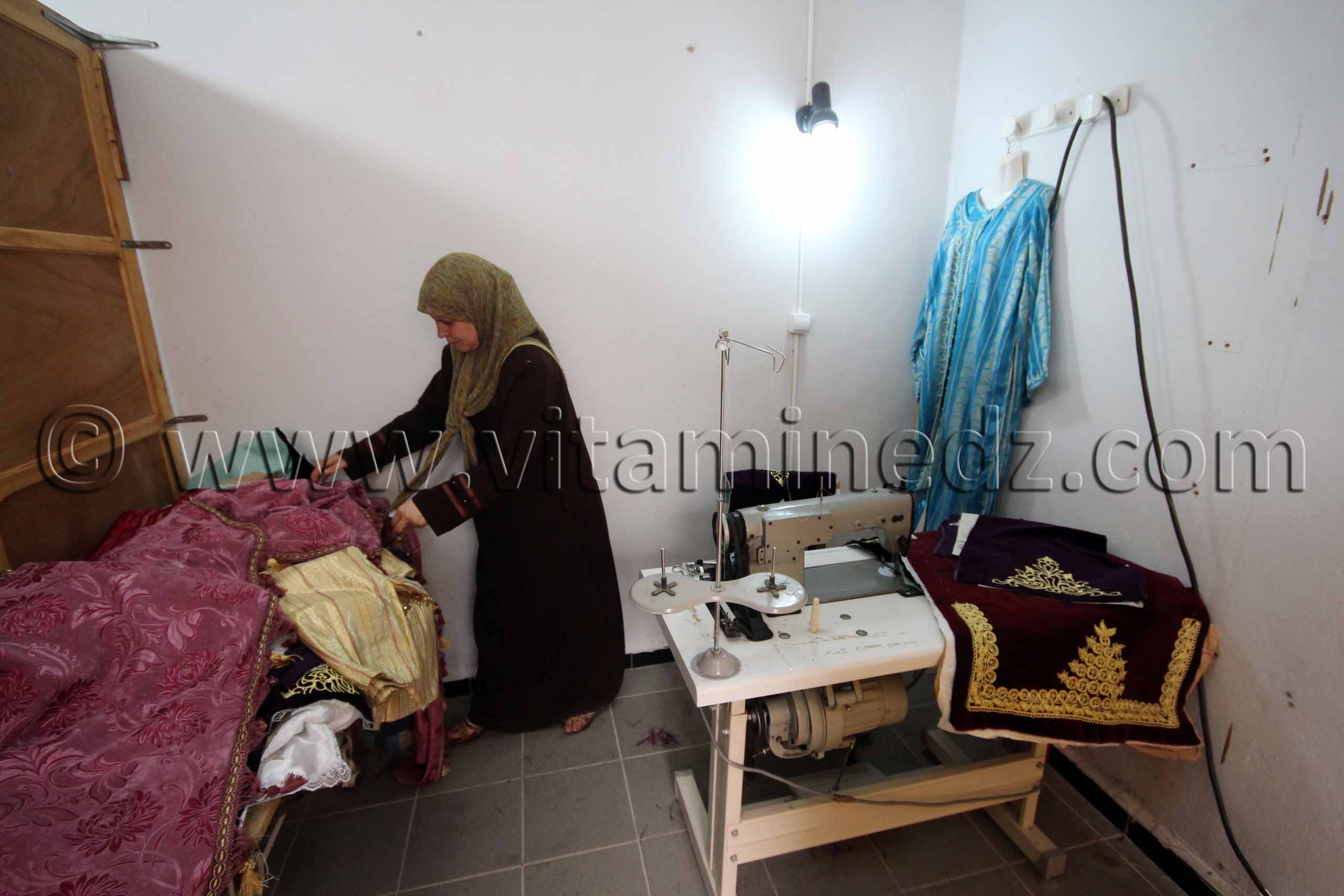 Couturière traditionnelle de Tlemcen - Centre d'artisanat de Bab Zir