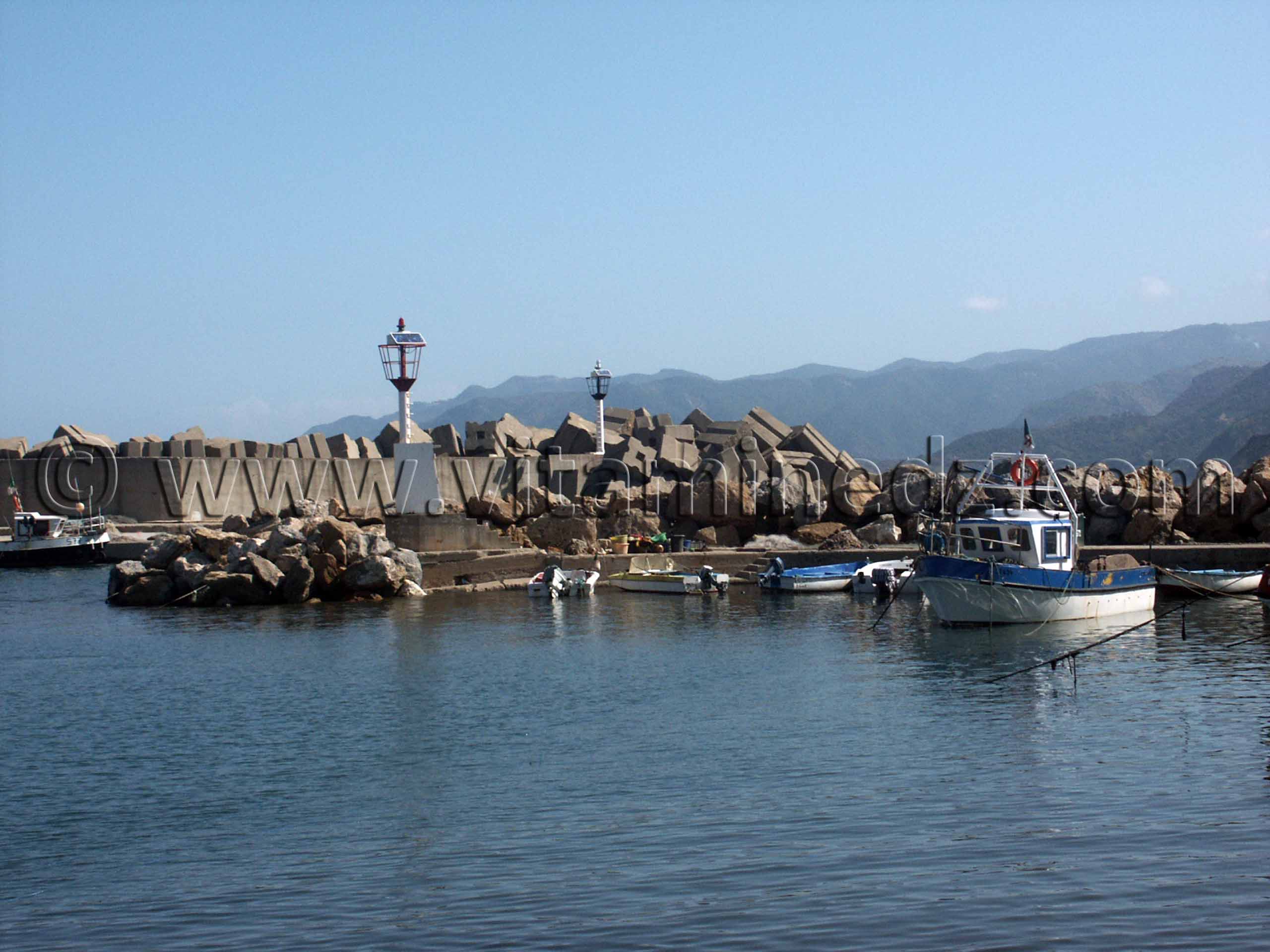 Jijel - Ziama Mansouriah, Balises Port de pêche (Septembre 2005)