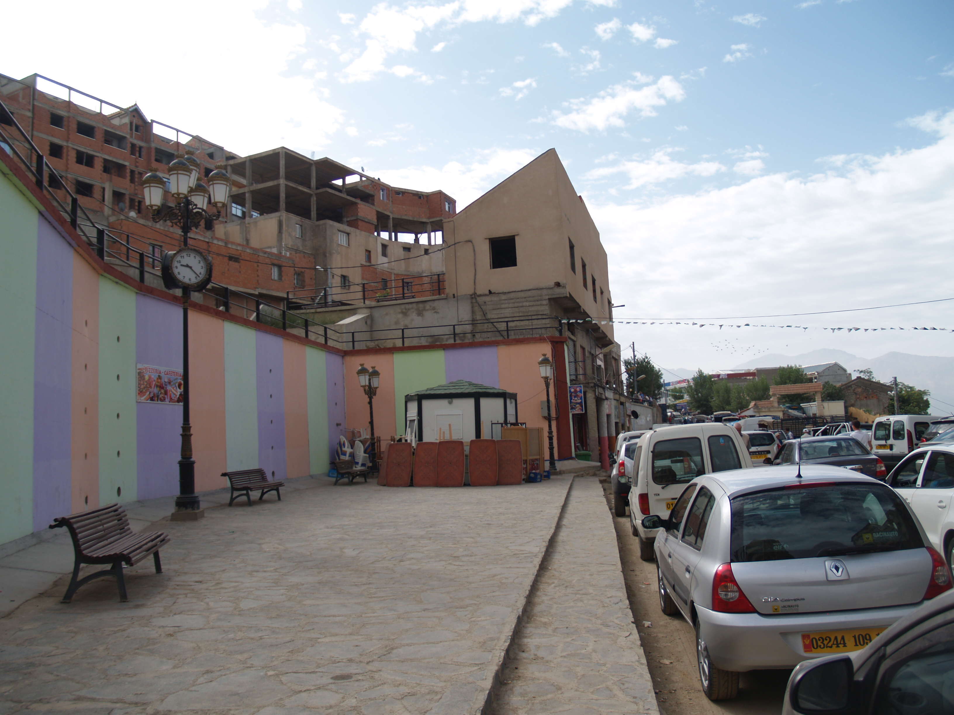 Ain El Hammam place des trois horloges