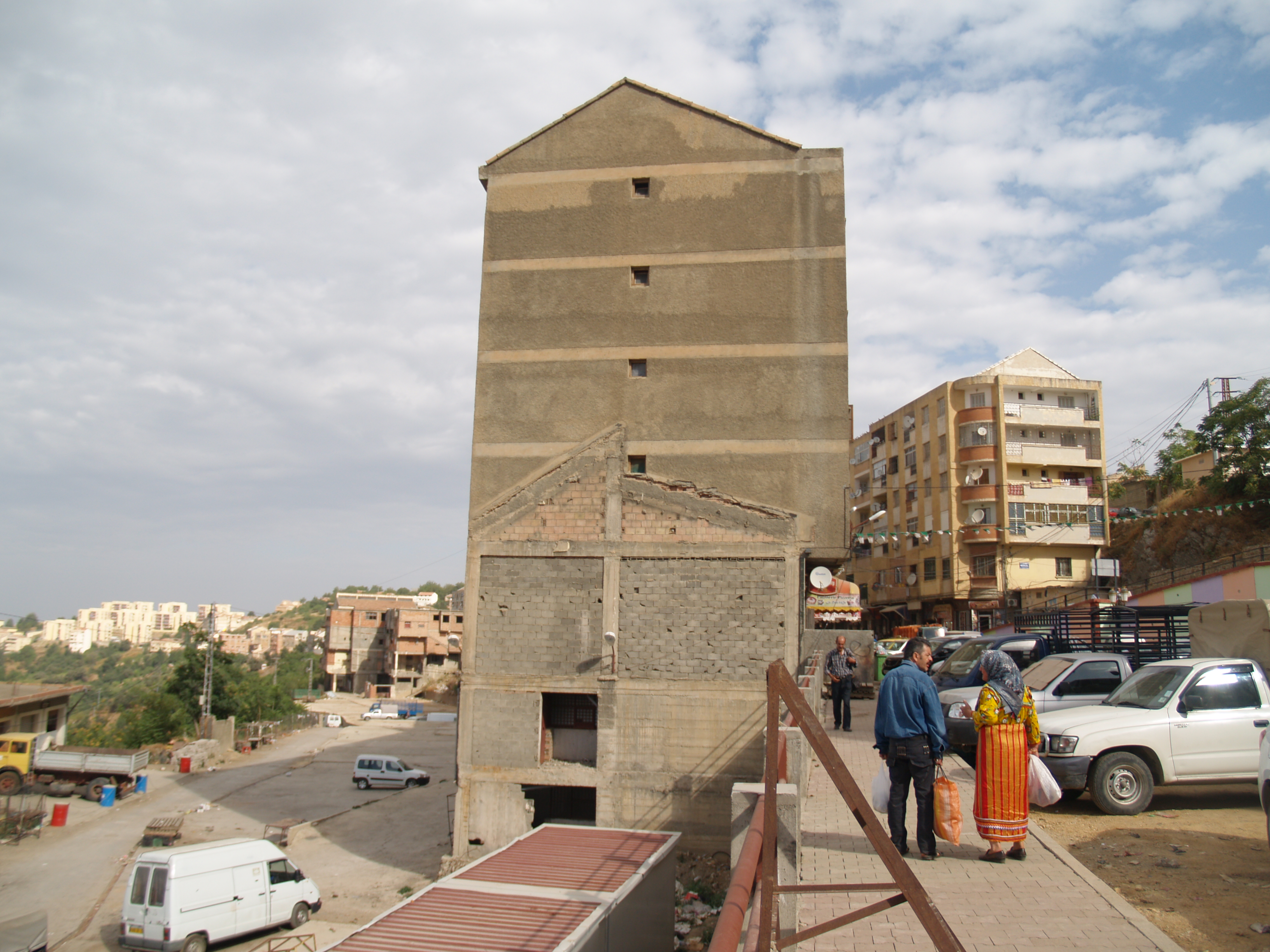 AIN EL HAMMAM A L'HEURE DES TROIS HORLGES
