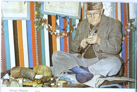 Hadj Mohamed Dekkak, artisan fabriquant de peignes en cornes de boeufs