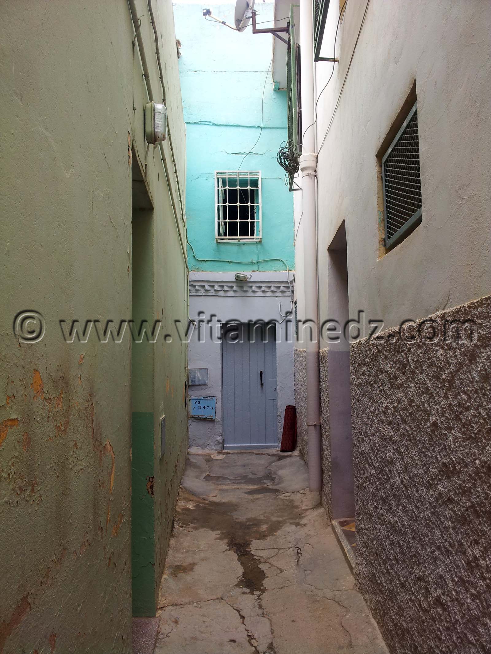 Tlemcen - Rue Ibn Khamis et ses derbs (Riat Benfares)