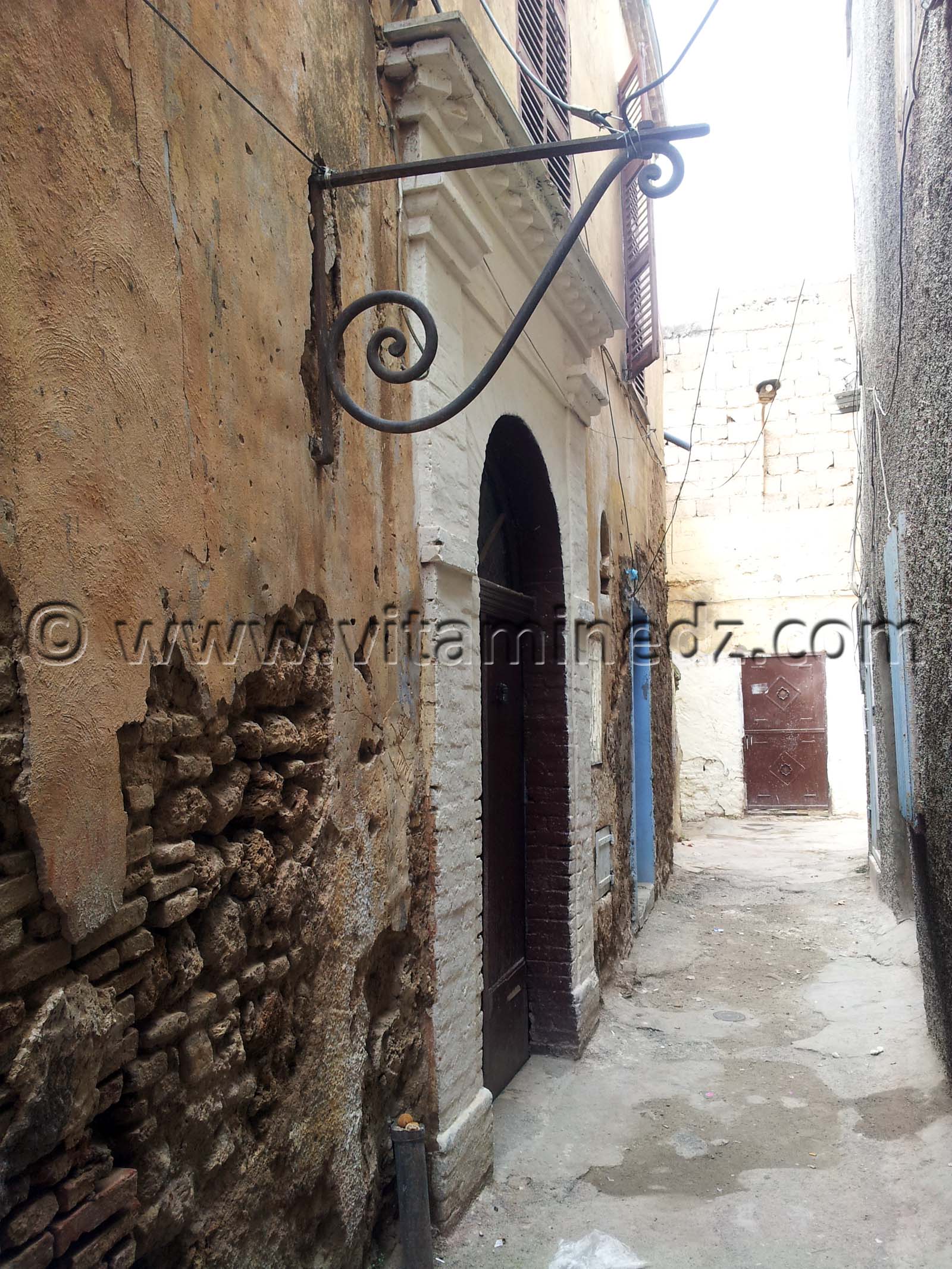 Tlemcen - Rue Ibn Khamis et ses derbs (Riat Benfares)