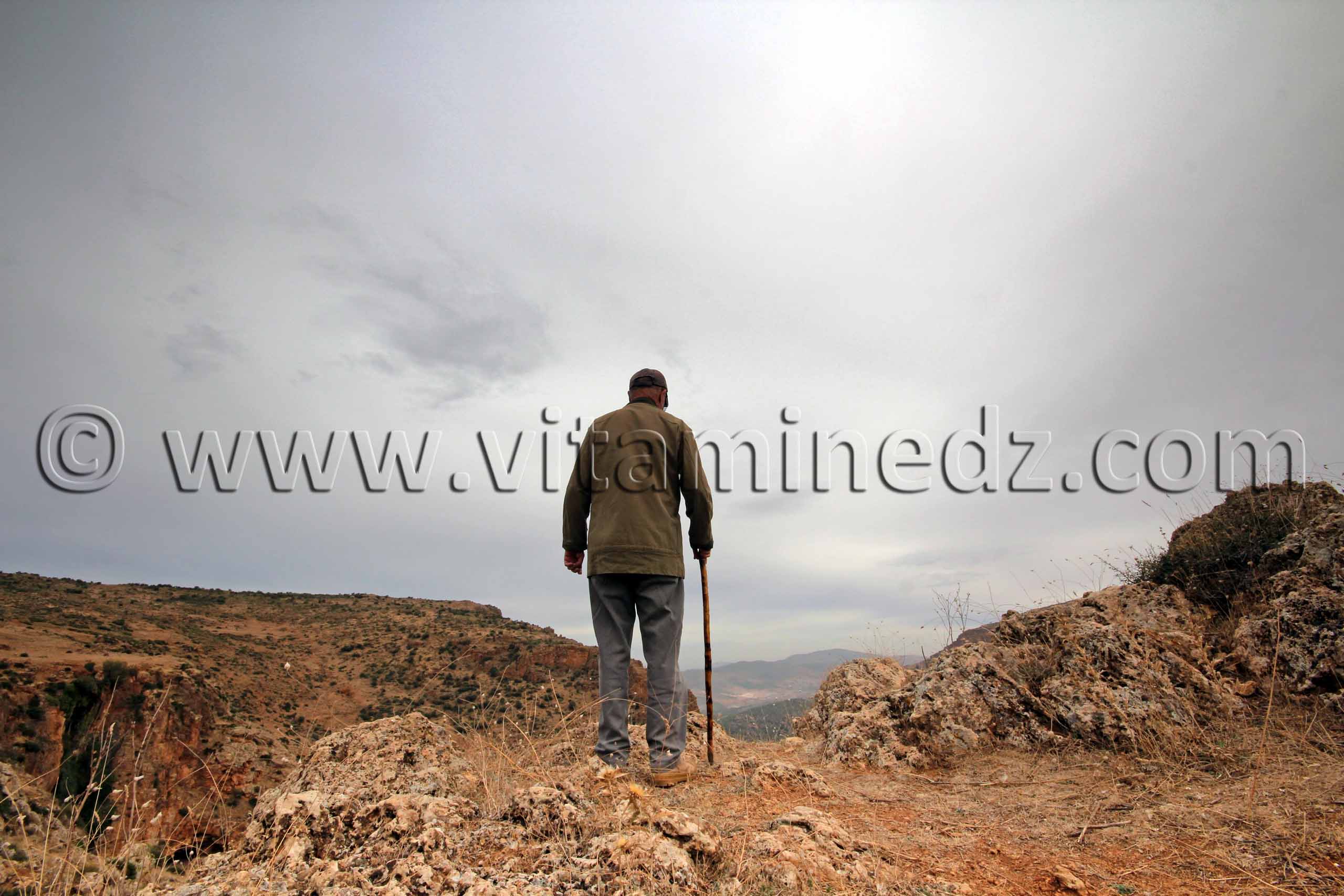 Tlemcen  Au sommet des montagnes supplombant El Ourit avec Monsieur Kazi Tani Omar, Ancien professeur de Sciences naturelles à Tlemcen et spécialiste en géologie et botanique