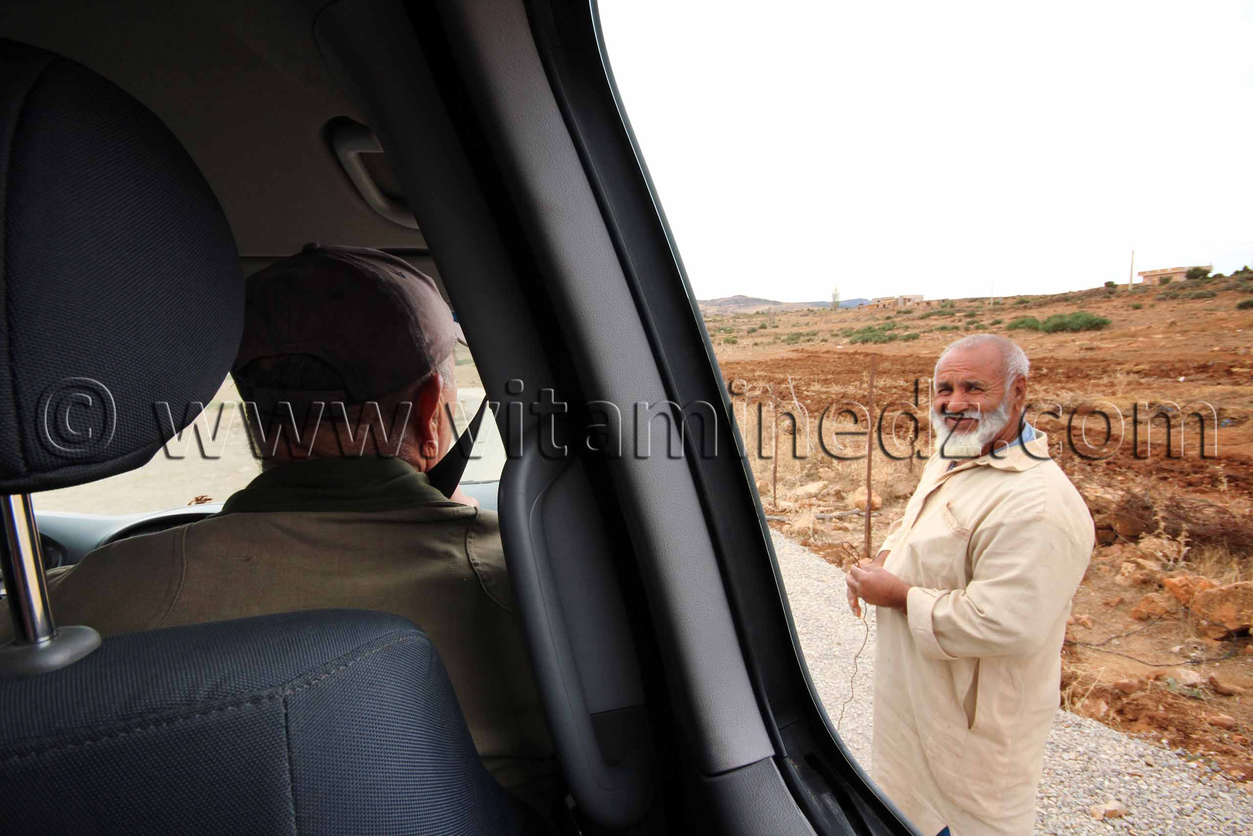 Sidi M'barek ... Un habitant ayant reconnu Mr Kazi, l'a interpellé pour lui rapeler certains souvenirs ...