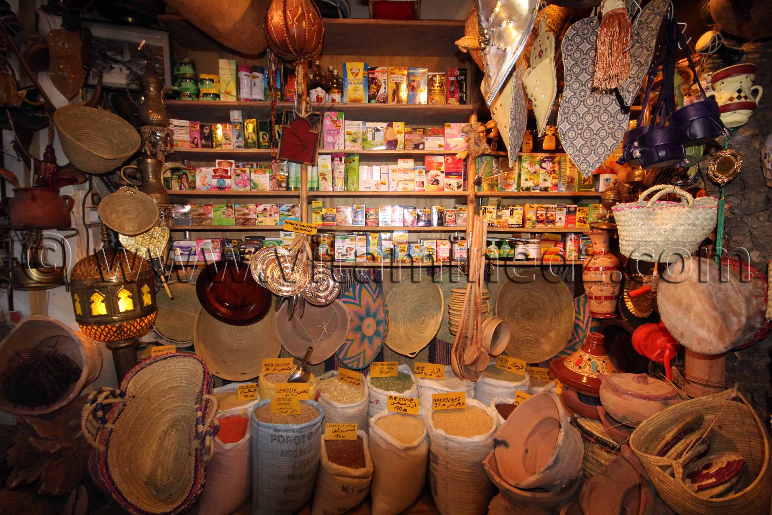 Tlemcen et son souk en couleur  Epices, parfums, maroquinneries ...