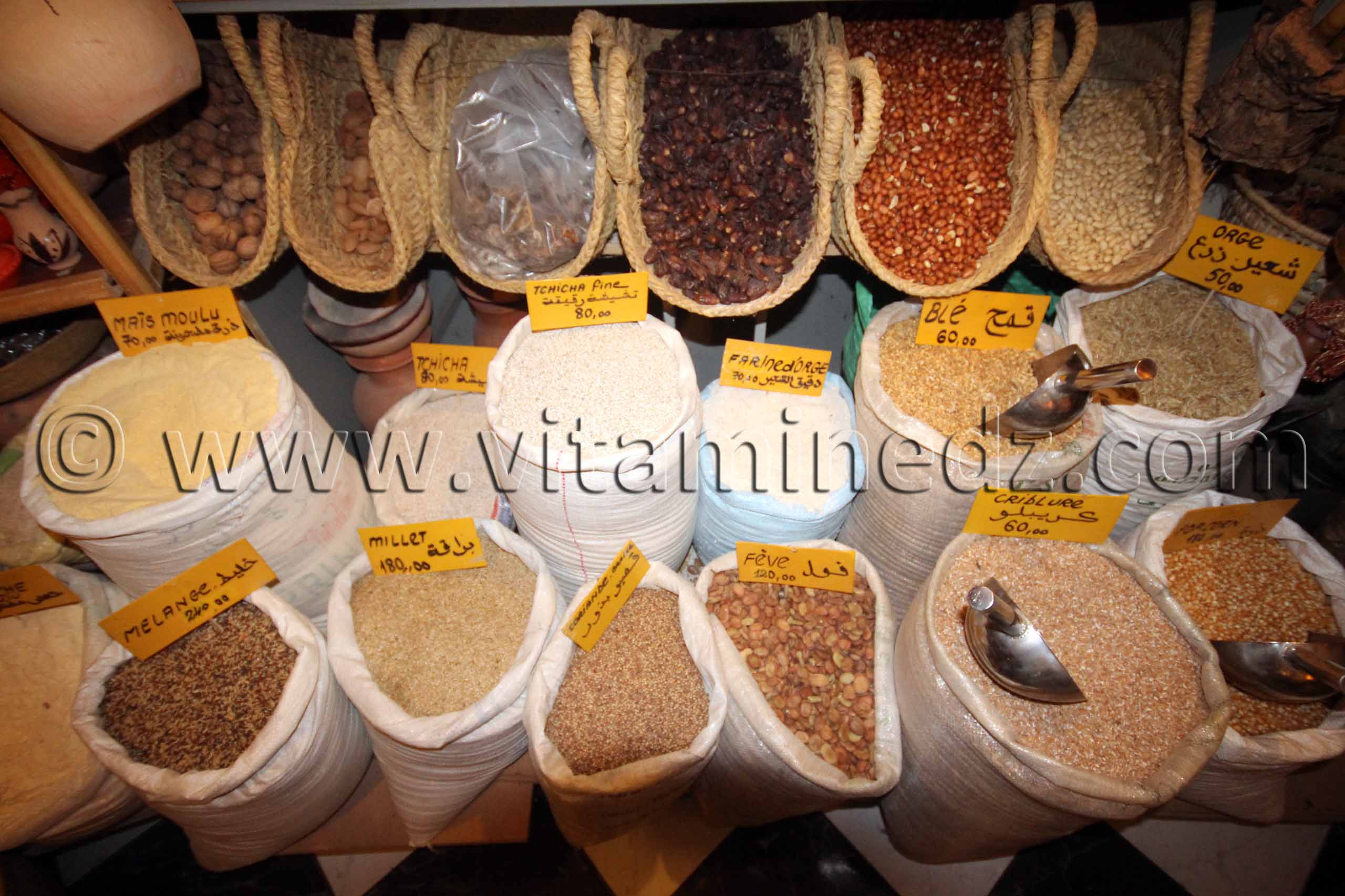 Tlemcen et son souk en couleur  Epices, parfums, maroquinneries ...