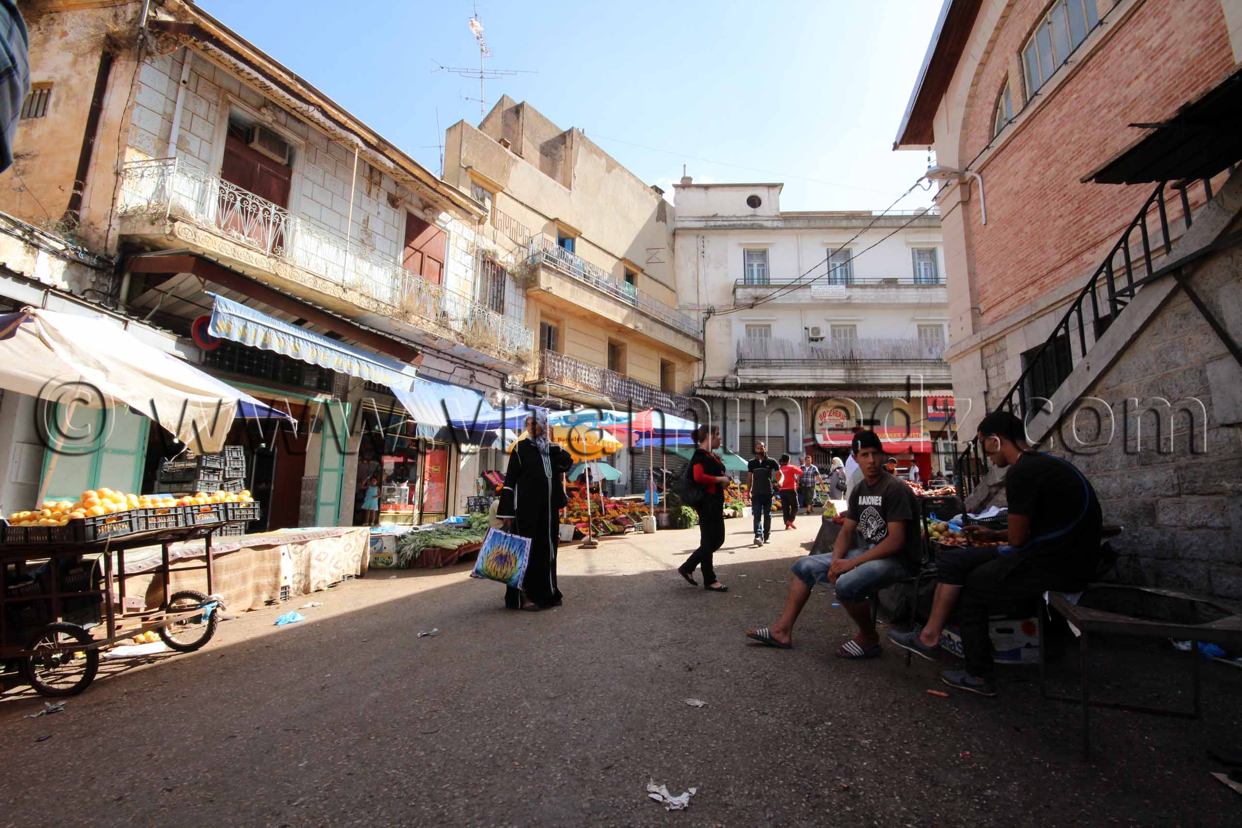 Marché de Tlemcen, un souk qui a traversé les siècles avec les mêmes scènes presque immuables