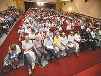 Des intellectuels tirent la sonnette d’alarme au cours des “débats d’El Watan”:  “L’autoritarisme a coûté trop cher à l’Algérie”