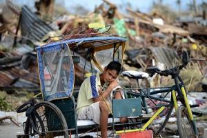 Planète - Tous aux côtés des Philippines  Après la catastrophe du Typhon Haiyan