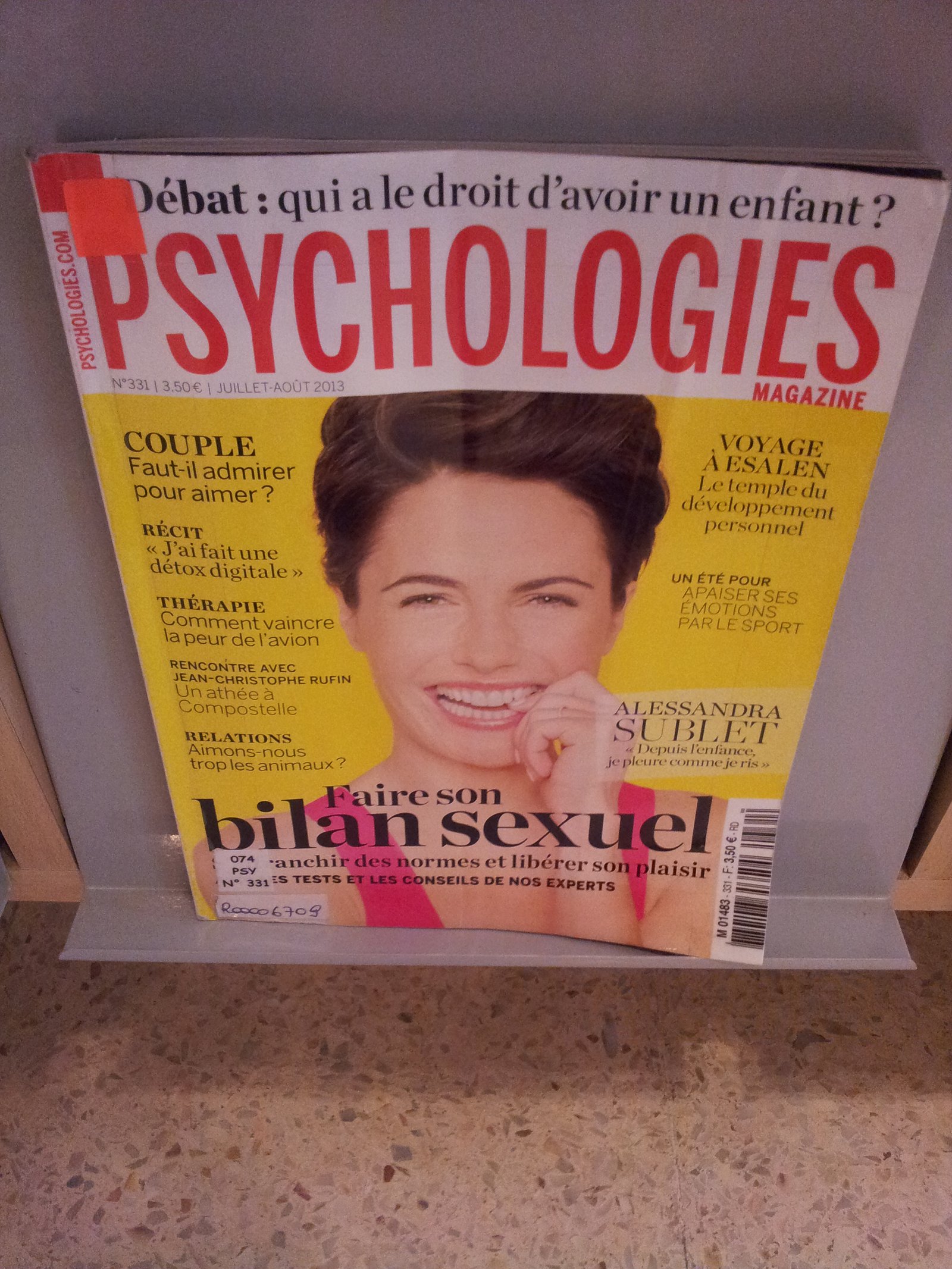 Les revues qui se promenent a l'institut français