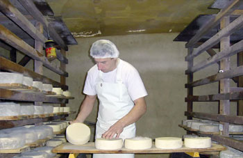 Aït Oumalou (Tizi-Ouzou) -  Formation dans la fabrication de fromages