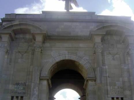 Constantine - Monument aux morts: Une dégradation scandaleuse