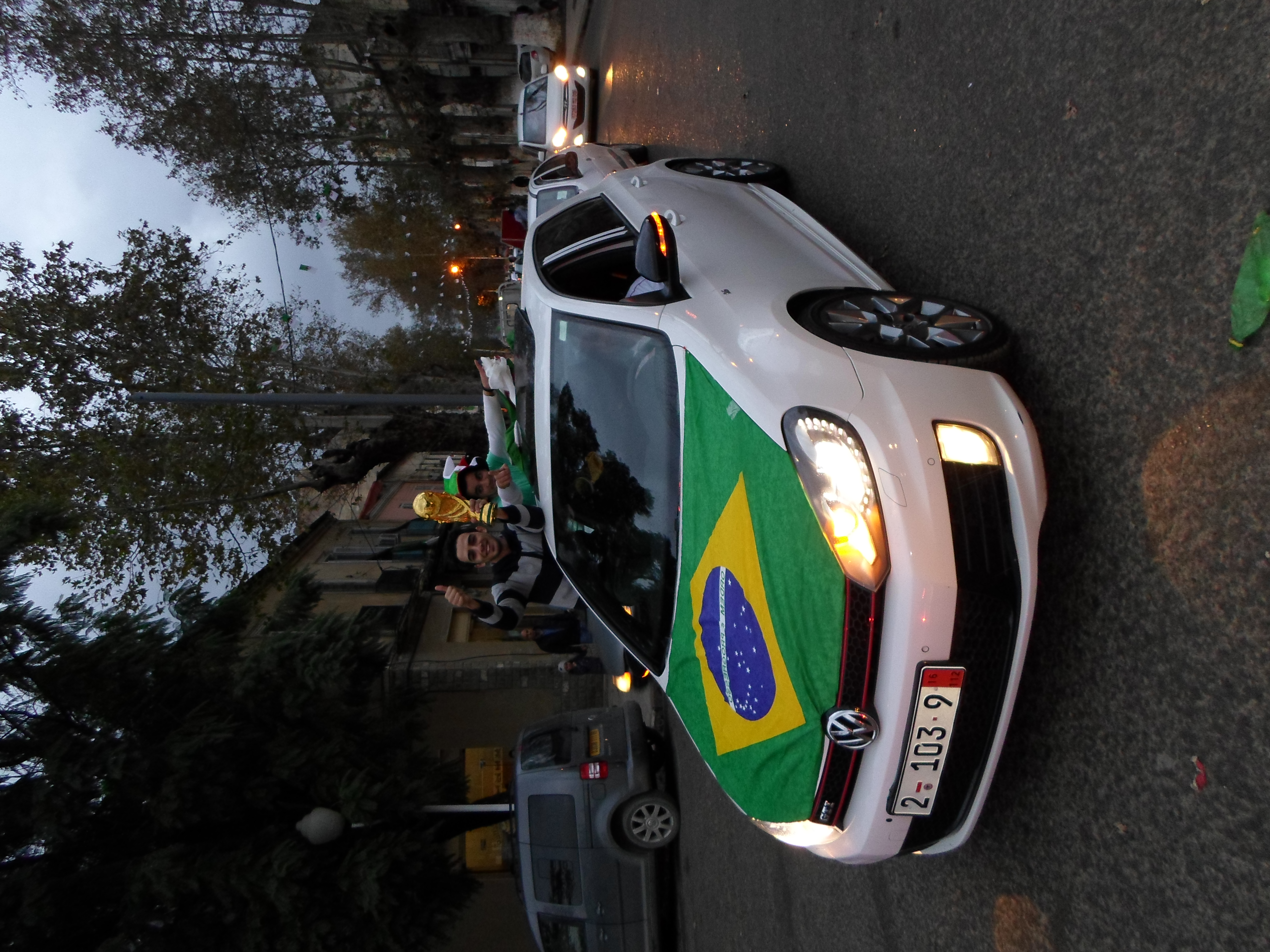 à bientot au brésil ,from boufarik des suporteurs défillent