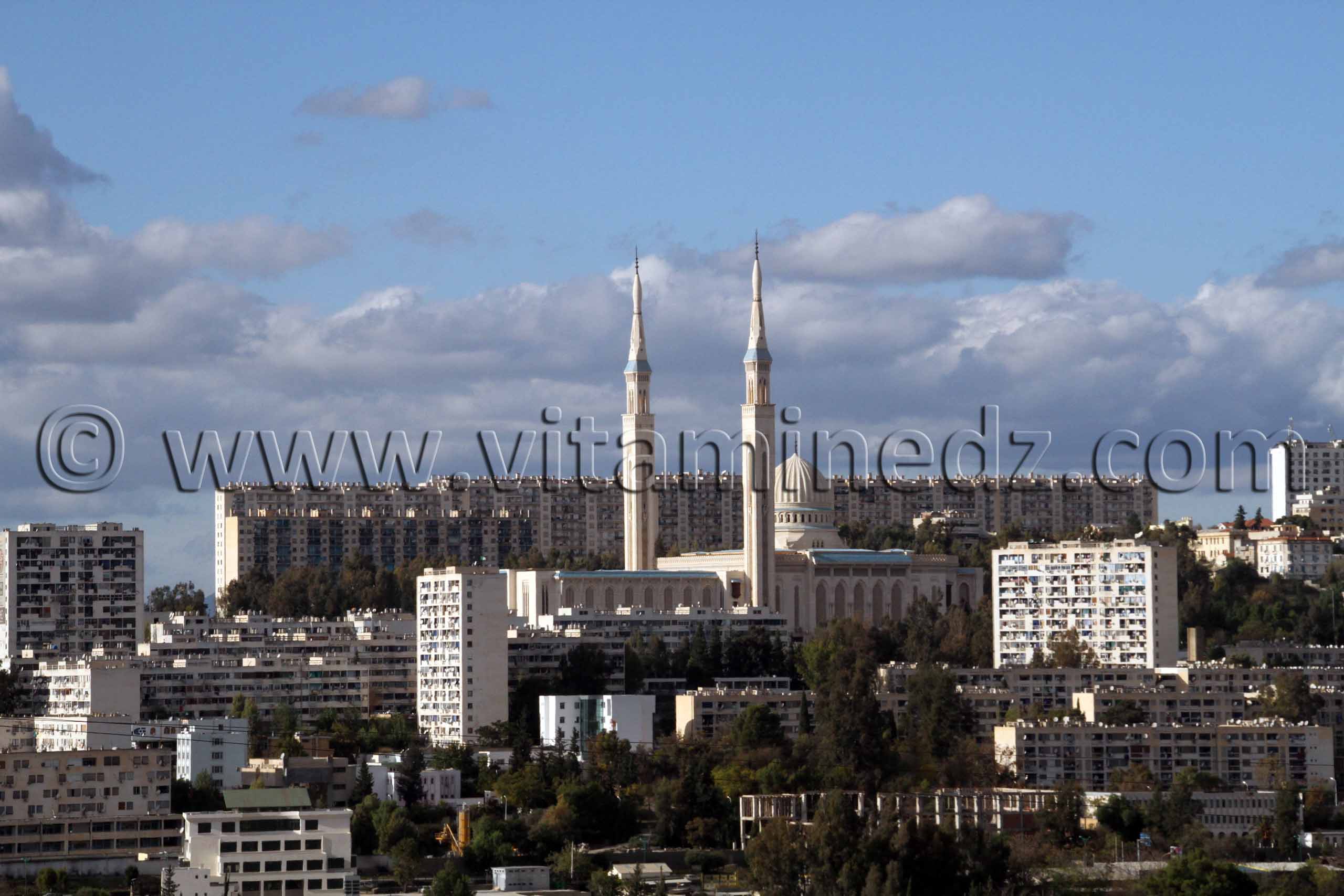 Photos Constantine, Mosquée de l'Emir au beau milieu d'un tissu urbain dense
