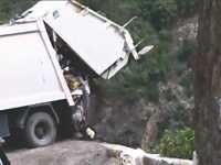 Taskriout ( Béjaïa) - Les bennes à ordures communales y déversent leurs chargements: Crimes contre la nature dans les Gorges de Kherrata