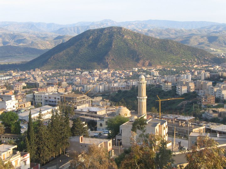 Vue d'Akbou et de son Piton bejaia