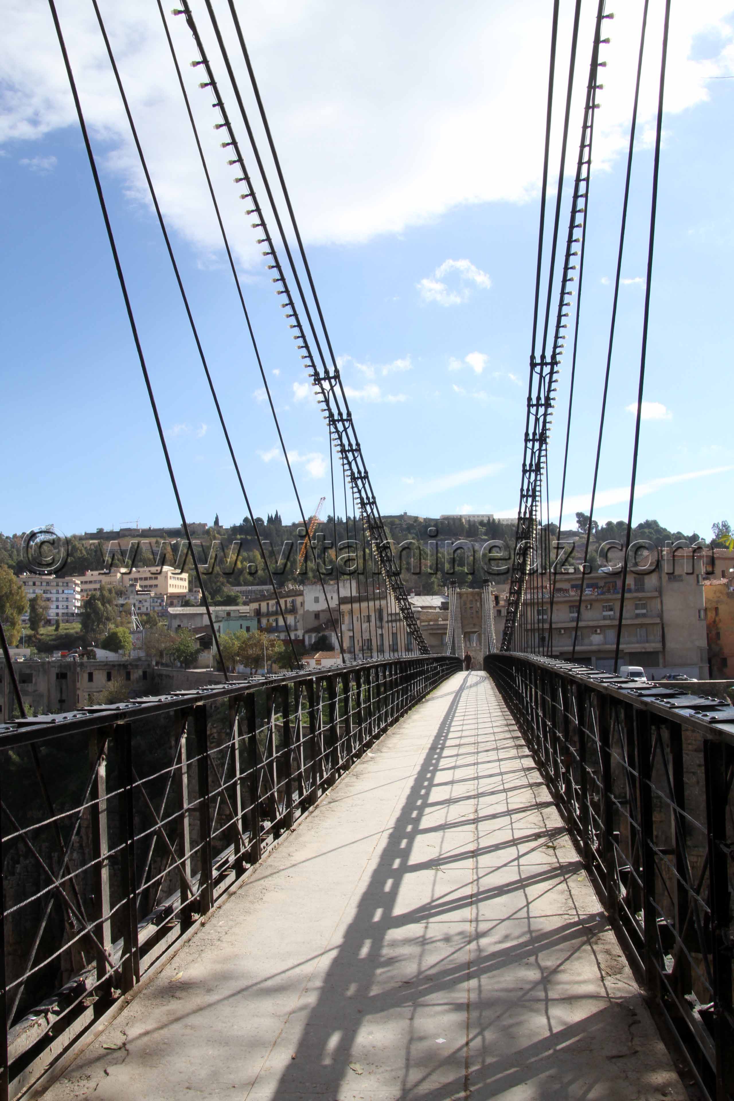 Constantine, Après Sidi M'Cid et Sidi Rached le pont El Mellah sera restauré. Construit entre 1917 et 1925, il fut ouvert à la circulation le 12 avril de la même année.