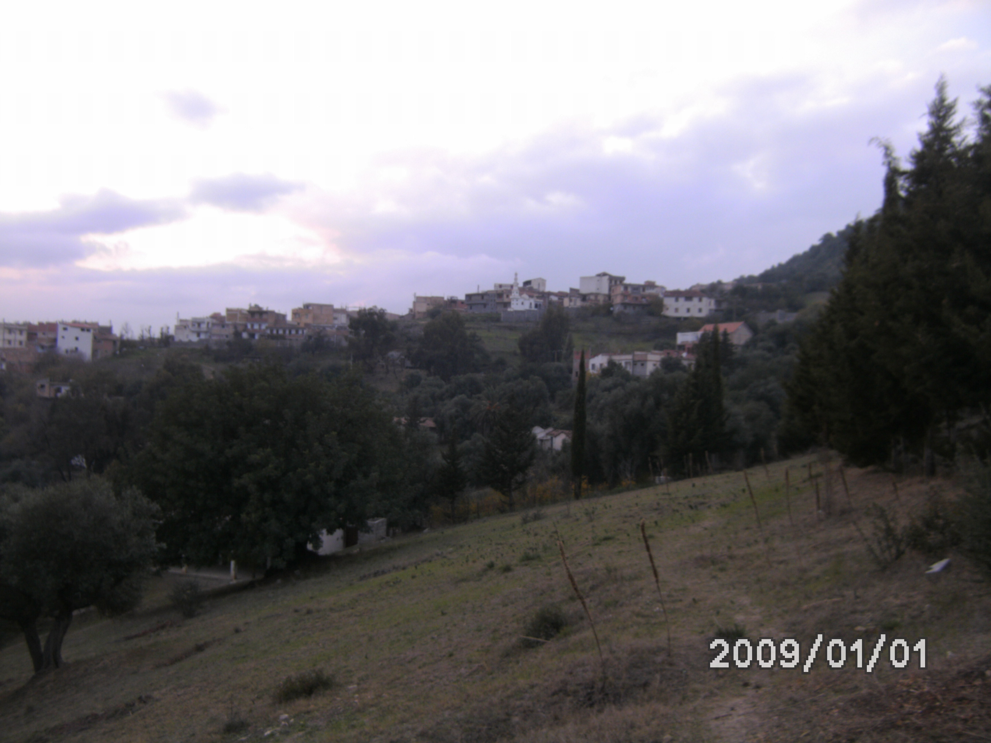 une photo du village ighil ntala