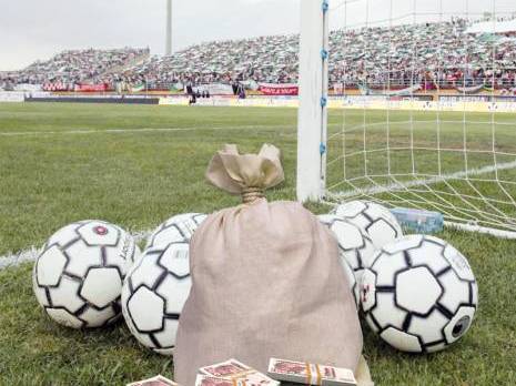 Algérie - Ils touchent des salaires exorbitants: Footballeurs milliardaires !