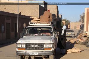 Guide touristique Tamanrasset, faisant le plein de bois
