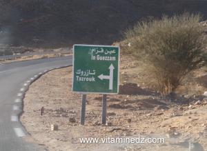 Tamanrasset, Route vers Inguezzam, Tazrok