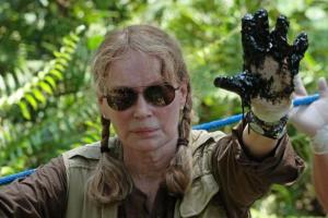 Planète - En visite en Equateur, Mia Farrow affiche sa «colère» contre Chevron  Pollution par les hydrocarbures