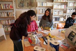 La Formatrice  Goucem Djellouli à l\'ATELIER RÉCUP\'ART - Institut Français de Tlemcen