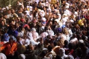 Timimoun - Un premier rassemblement des habitants représentant les Ksour limitrophes se tient, en effet, au sixième jour du mawlid, à la Zaouïa de Sidi Ahmed Benyoucef de Timassine - Mars 2009