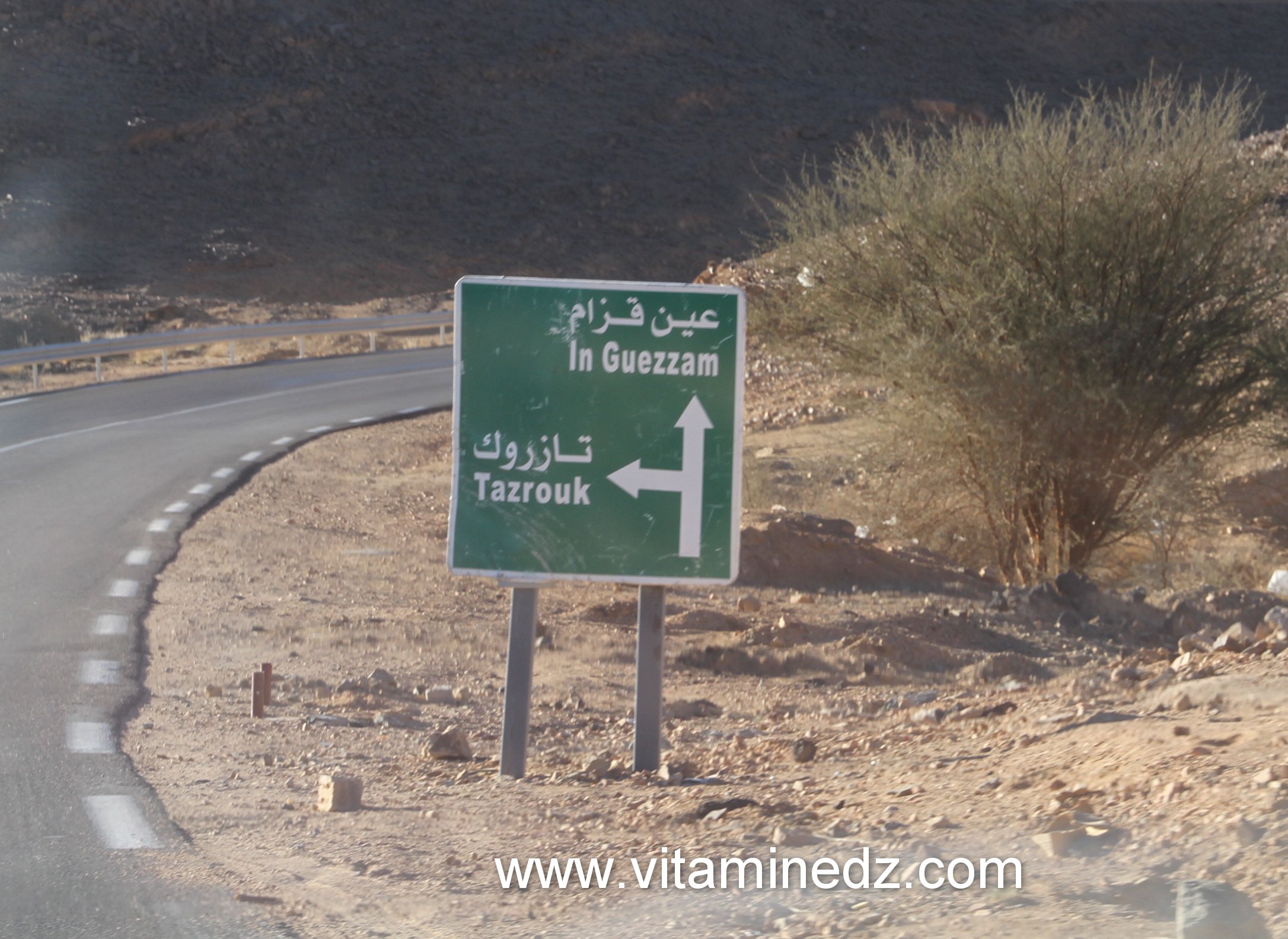 Tamanrasset, Route vers Inguezzam, Tazrok